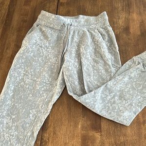 Cute lulu joggers